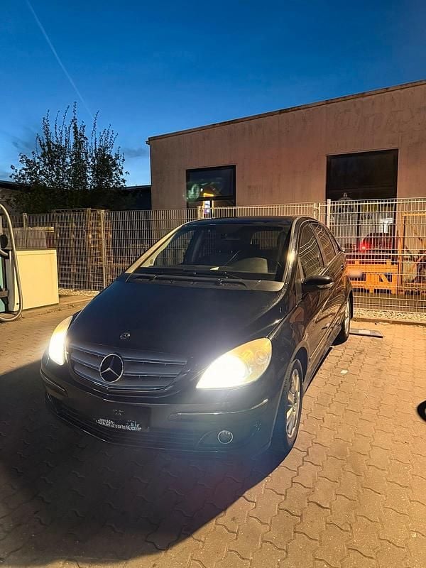 Second-hand Mercedes B200 193 CP (141 kW) 2006 Negru Monovolum