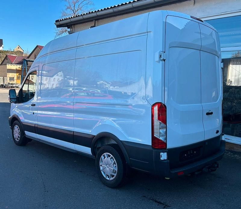 Gebraucht Ford Transit Trend 170 PS (125 kW) 2018 Weiß Van / Kleinbus
