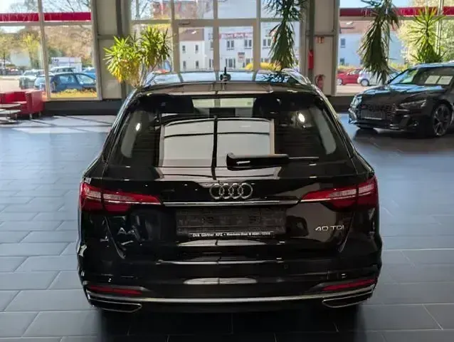 Gebraucht Audi A4 Advanced 204 PS (150 kW) 2022 Schwarz Kombi