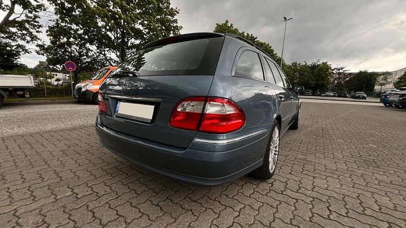 Gebraucht Mercedes E240 Elegance 177 PS (130 kW) 2003 Blau Kombi