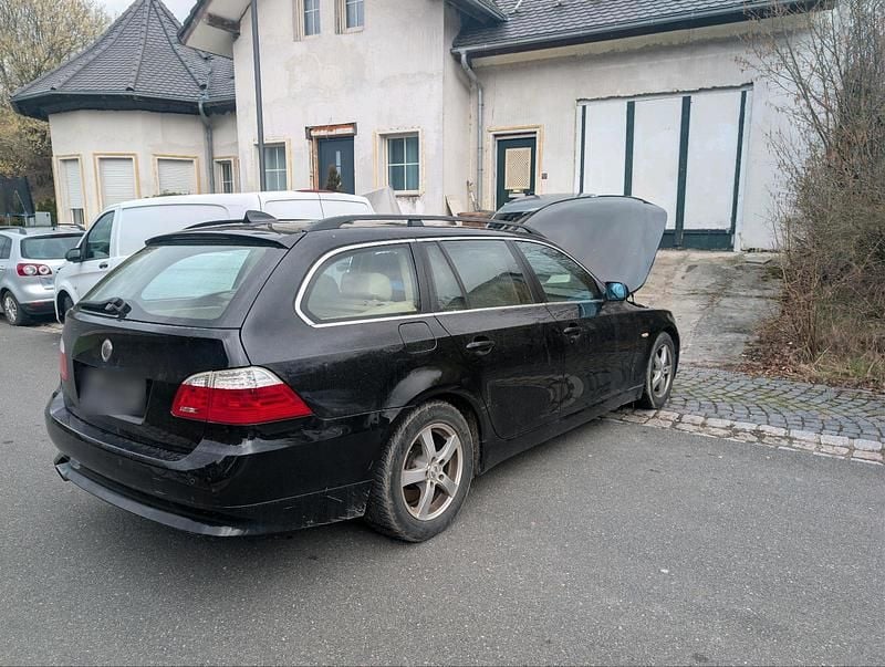 Gebraucht BMW 520 163 PS (119 kW) 2008 Schwarz Kombi