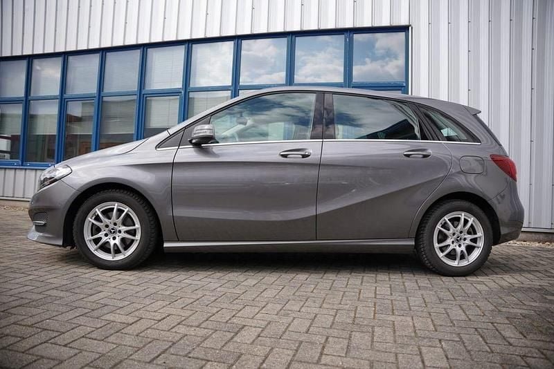 Gebraucht Mercedes B180 122 PS (89 kW) 2018 Grau Van / Kleinbus
