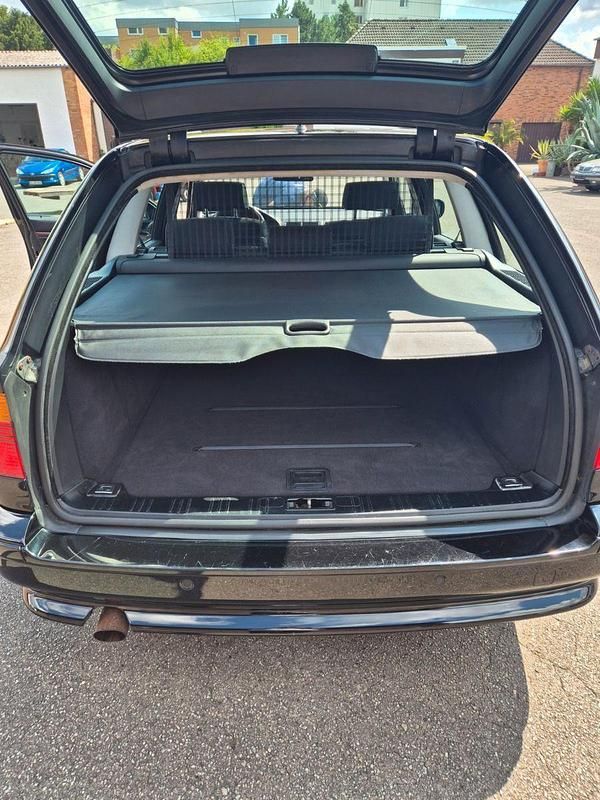 Gebraucht BMW 530 231 PS (169 kW) 2001 Schwarz Kombi