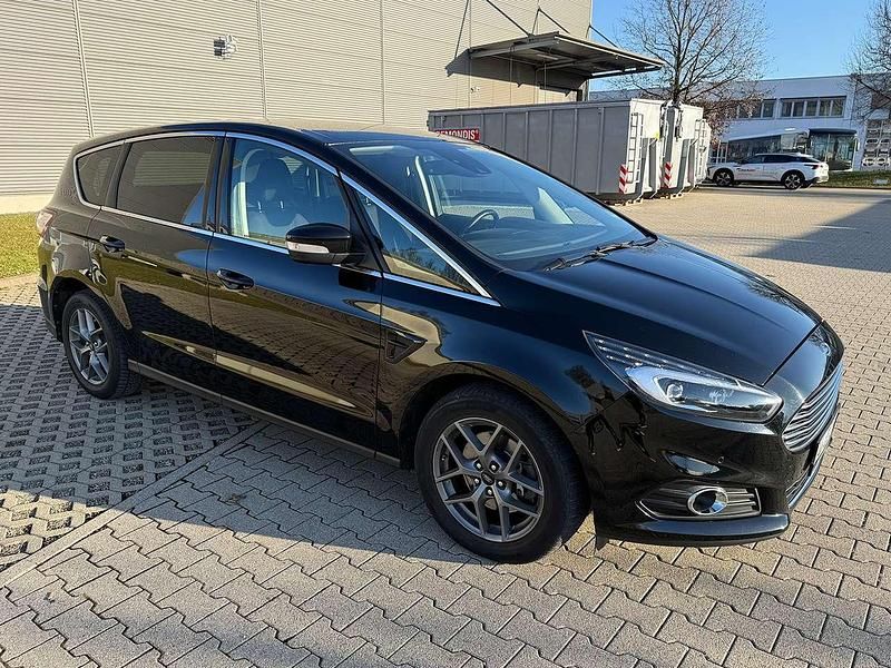 Gebraucht Ford S-MAX Titanium 190 PS (139 kW) 2019 Schwarz Van / Kleinbus