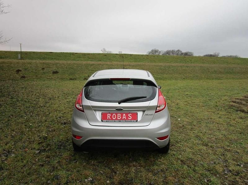 Gebraucht Ford Fiesta Trend 82 PS (60 kW) 2015 Polarsilber metallic Kleinwagen