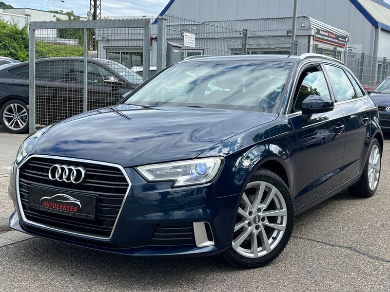 Blau Gebraucht 2019 Audi A3 Sportback Sport Limousine | 12.500 € (Fairer Preis) - Bild 1/4