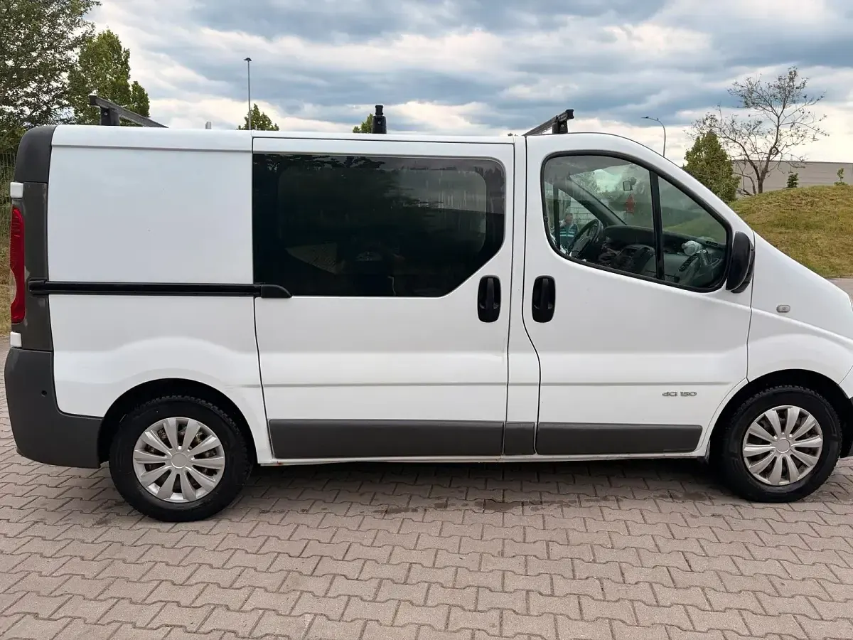 Gebraucht Renault Trafic 145 PS (106 kW) 2008 Weiß Van / Kleinbus