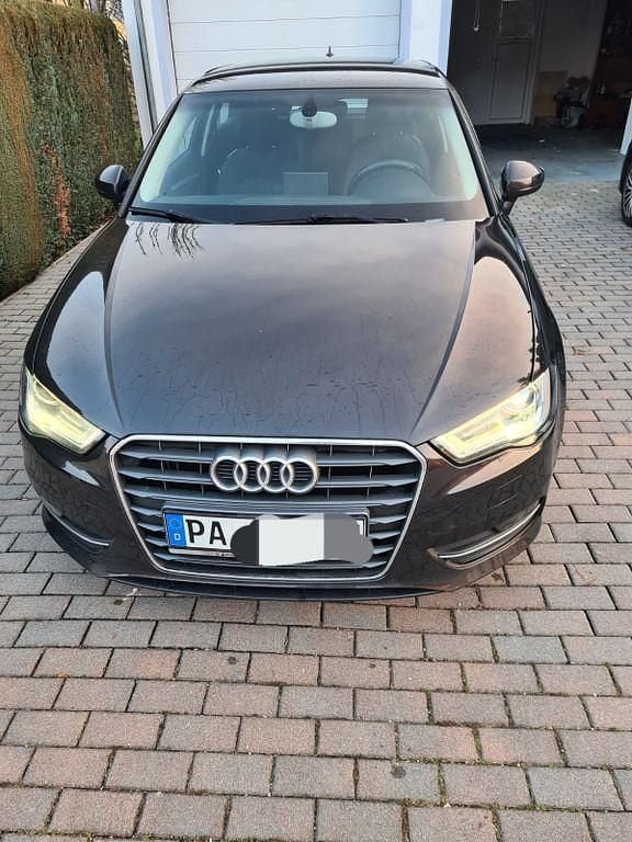 Braun Gebraucht 2014 Audi A3 Attraction Limousine | 8.600 € (Guter Preis) - Bild 1/4