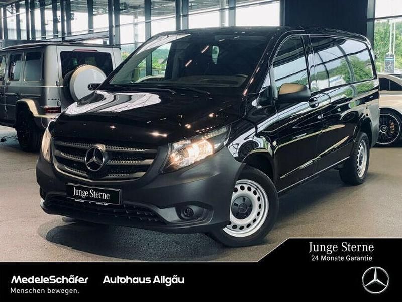 Schwarz Gebraucht 2022 Mercedes Vito Van / Kleinbus | 29.572 € (Fairer Preis) - Bild 1/4