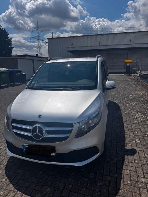 Silber Gebraucht 2020 Mercedes V250 Edition Van / Kleinbus | 31.535 € (Superpreis) - Bild 1/4