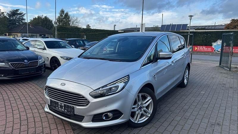 Gebraucht Ford S-MAX Titanium 150 PS (110 kW) 2017 Silber Van / Kleinbus