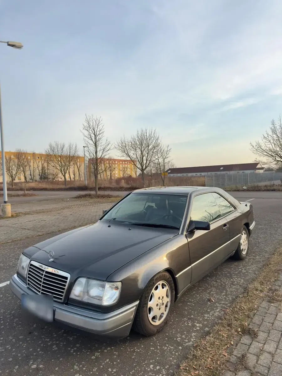 Gebraucht Mercedes E320 220 PS (161 kW) 1993 Schwarz Coupé
