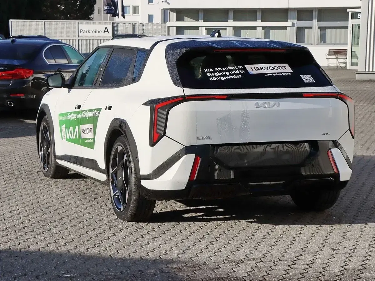 Gebraucht Kia EV4 Comfort 150 kW (204 PS) 2025 Deluxeweiß metallic Kleinwagen