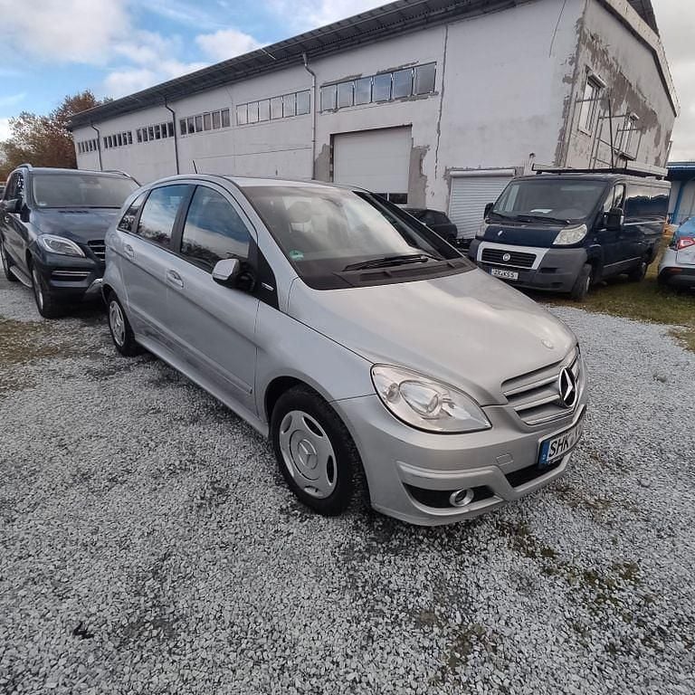 Silber Gebraucht 2010 Mercedes B150 Van / Kleinbus | 4.700 € (Guter Preis) - Bild 1/4