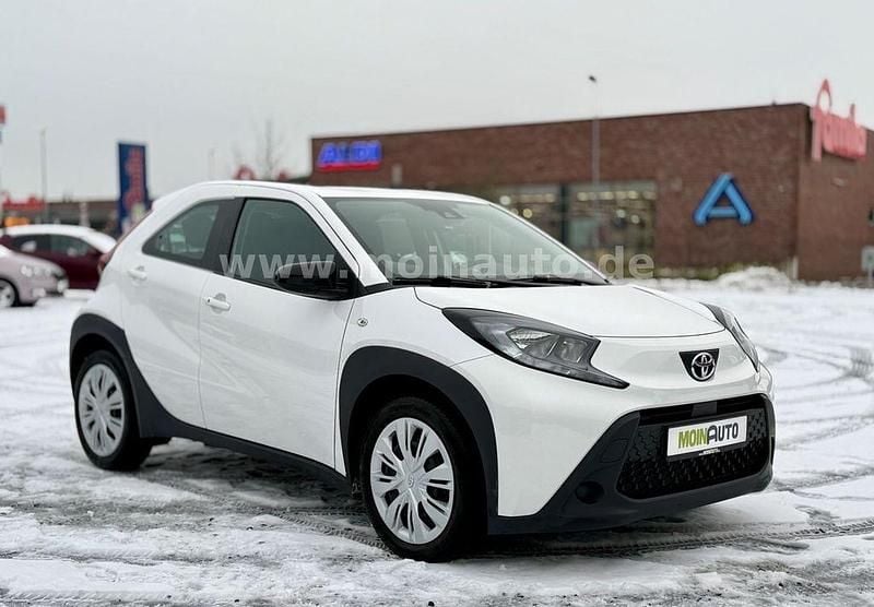 Weiß Gebraucht 2023 Toyota Aygo X X-play SUV | 13.990 € (Fairer Preis) - Bild 1/4