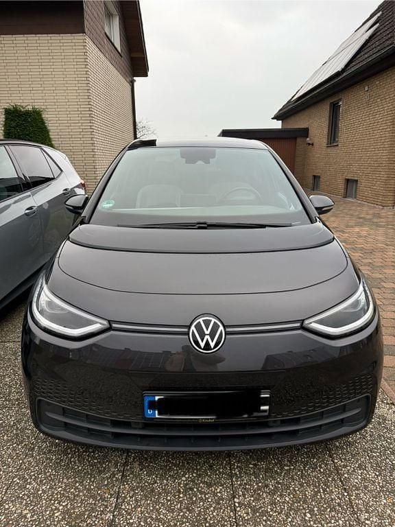 Grau Gebraucht 2021 VW ID.3 Pure Kleinwagen | 19.399 € (Etwas zu teuer) - Bild 1/4