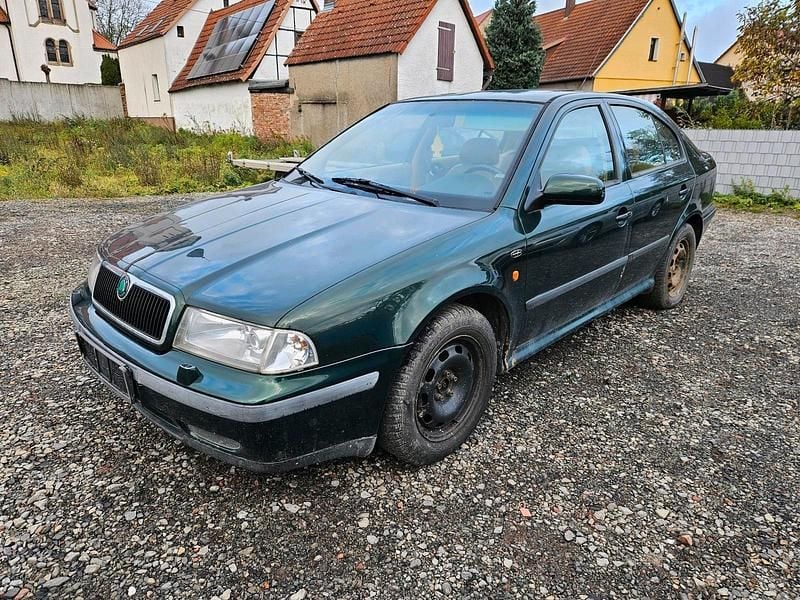 Grün Gebraucht 1999 Skoda Octavia Limousine | 500 € (Fairer Preis) - Bild 1/4