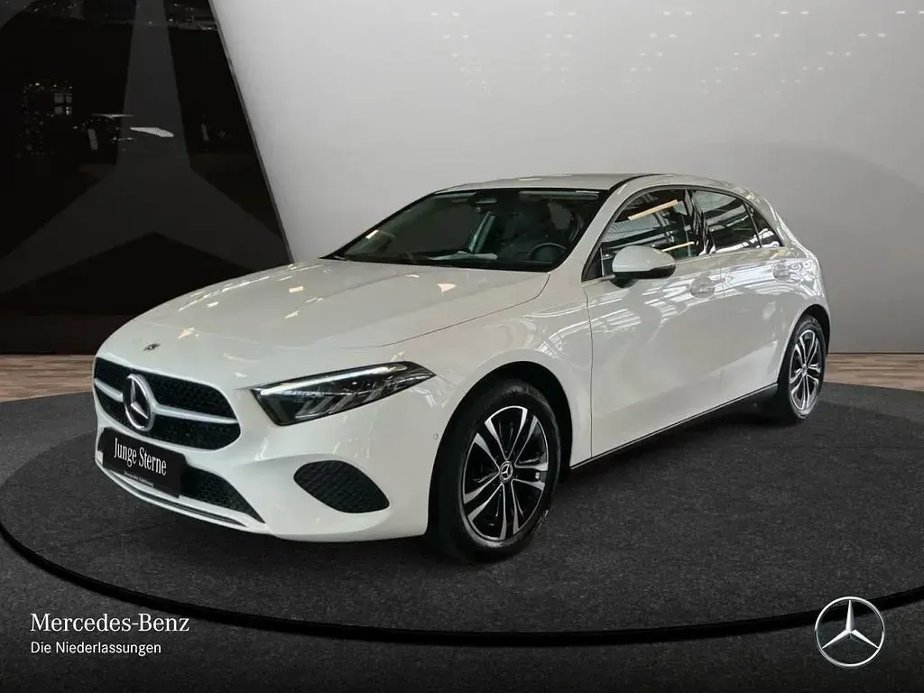Gebraucht Mercedes A250 Advanced 163 PS (119 kW) 2023 Polarweiß Limousine