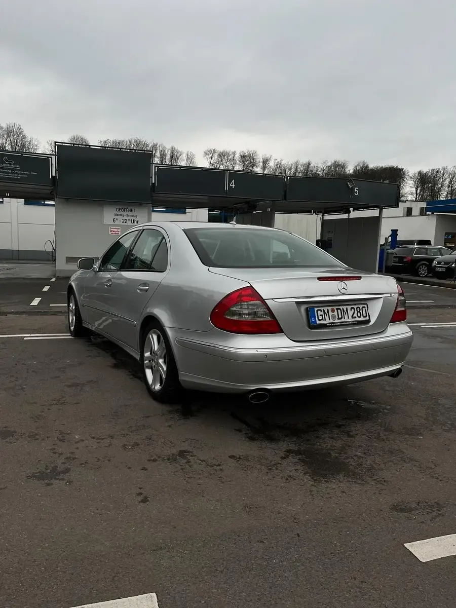 Gebraucht Mercedes E280 190 PS (139 kW) 2007 Silber Limousine