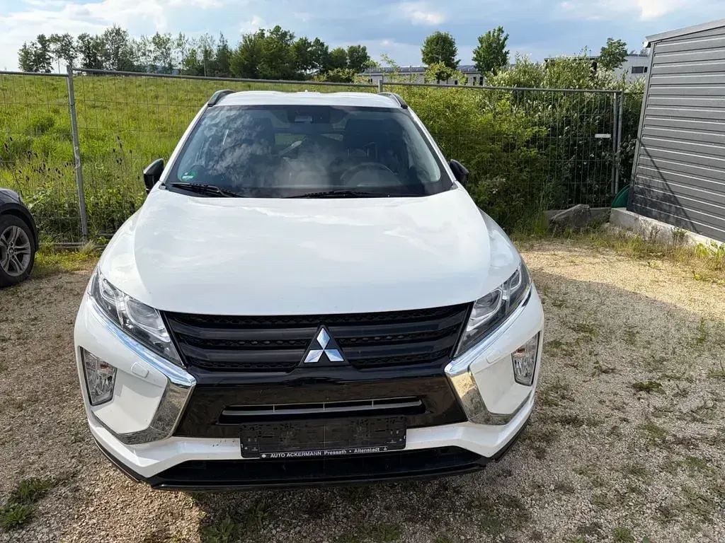 Gebraucht Mitsubishi Eclipse Cross Active 148 PS (108 kW) 2019 Weiß SUV