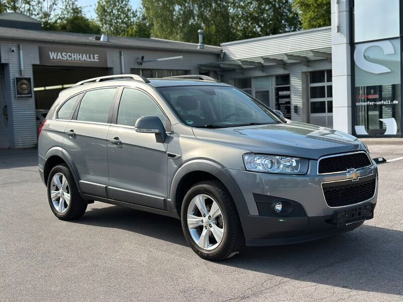 Grau Gebraucht 2012 Chevrolet Captiva LT SUV | 8.990 € (Fairer Preis) - Bild 1/2