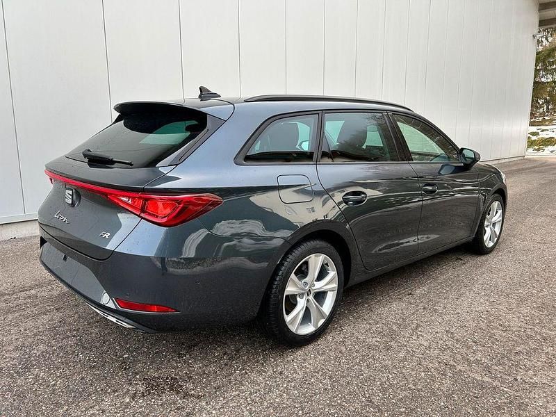 Neu Seat Leon FR 150 PS (110 kW) 2025 Grau Limousine