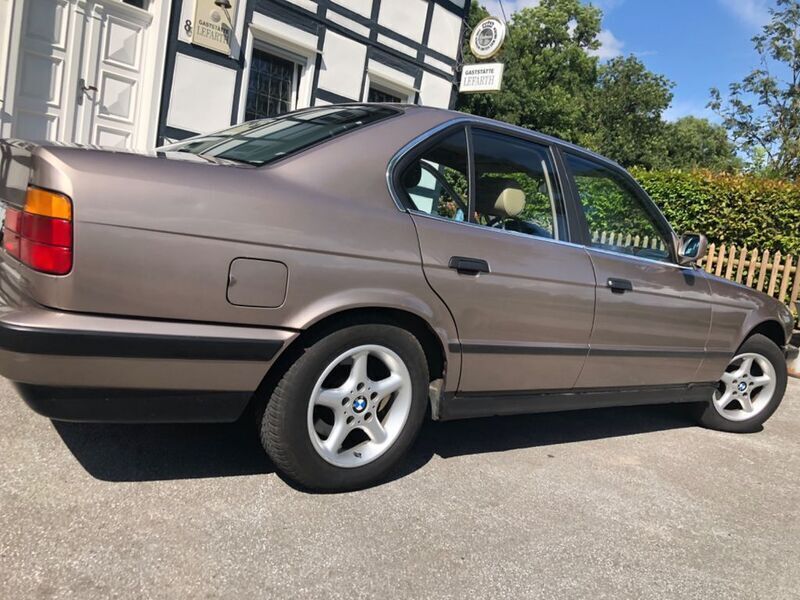 Second-hand BMW 525 170 CP (125 kW) 1988 Bej Berlinǎ