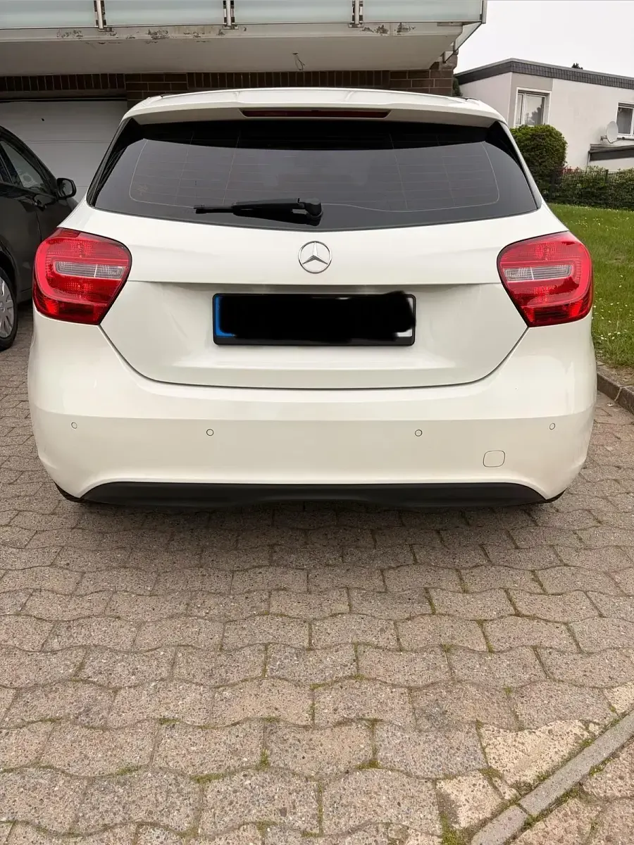 Gebraucht Mercedes 180 122 PS (89 kW) 2013 Weiß Limousine