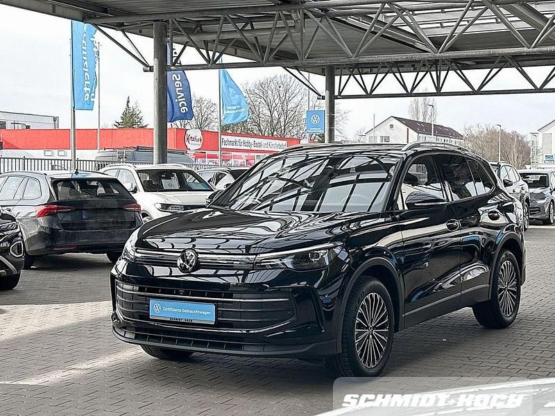 Gebraucht VW Tiguan Goal 150 PS (110 kW) 2024 Deep black perleffekt (schwarz) SUV