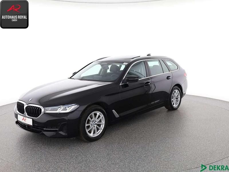 Schwarz Gebraucht 2022 BMW 520 Sport Line Kombi | 35.880 € (Guter Preis) - Bild 1/4