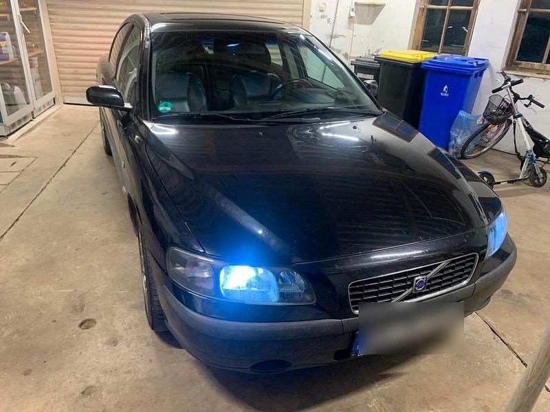 Schwarz Gebraucht 2004 Volvo S60 Limousine | 3.000 € (Fairer Preis) - Bild 1/4