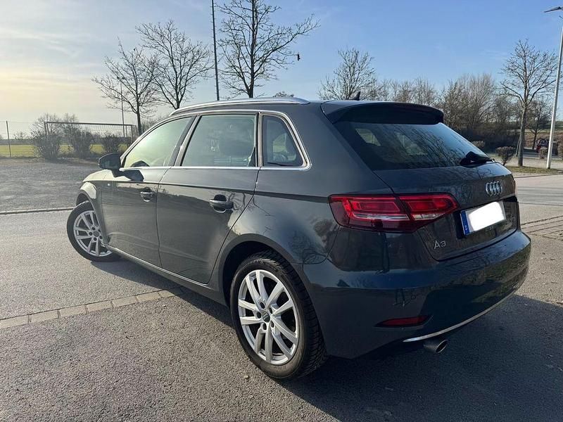Gebraucht Audi A3 Ambiente 116 PS (85 kW) 2019 Grau Limousine