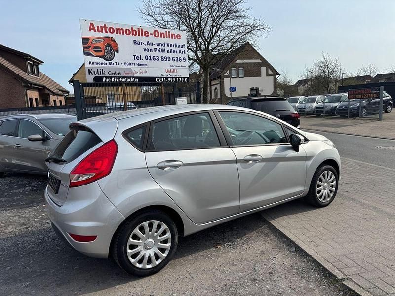 Gebraucht Ford Fiesta Trend 82 PS (60 kW) 2009 Silber Kleinwagen