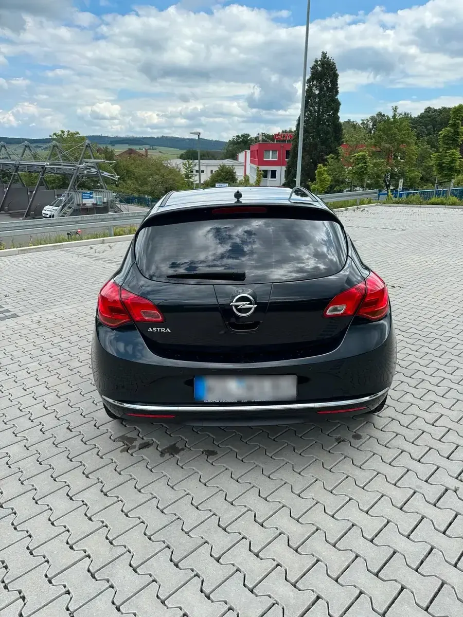 Gebraucht Opel Astra 120 PS (88 kW) 2013 Schwarz Kleinwagen