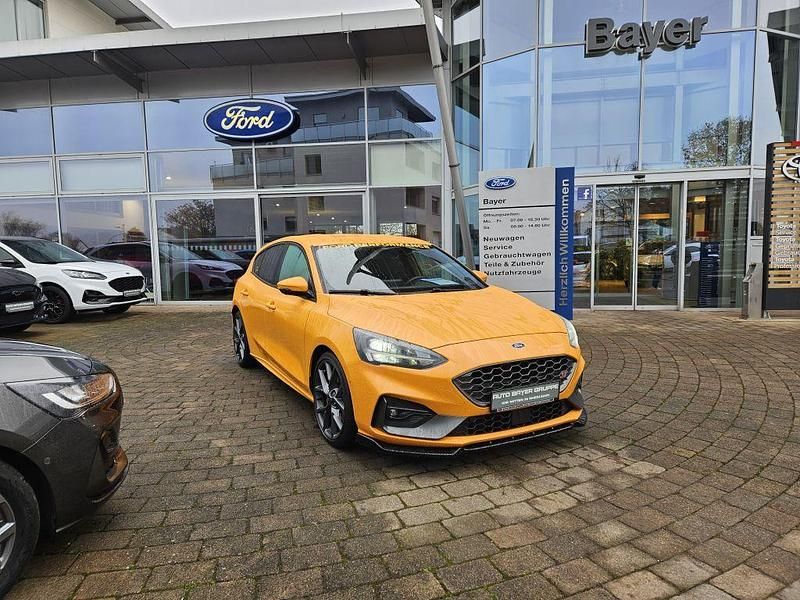 Orange fury 3c Gebraucht 2021 Ford Focus ST Limousine | 25.950 € (Guter Preis) - Bild 1/4
