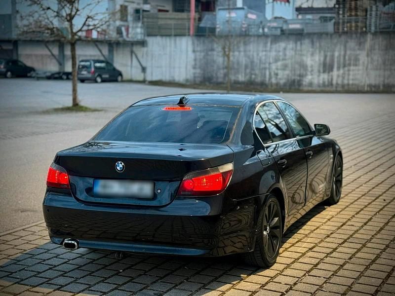 Gebraucht BMW 530 214 PS (157 kW) 2005 Schwarz Limousine