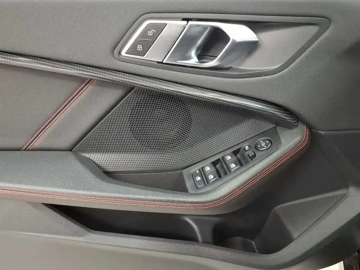 Gebraucht BMW 128 ti Performance 265 PS (194 kW) 2022 Saphirschwarz metallic Kleinwagen