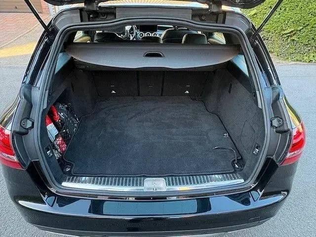 Gebraucht Mercedes C180 AMG line 156 PS (114 kW) 2020 Schwarz Limousine
