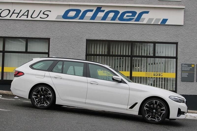 Weiß Gebraucht 2021 BMW 520 M Sport Kombi | 20.700 € (Superpreis) - Bild 1/4