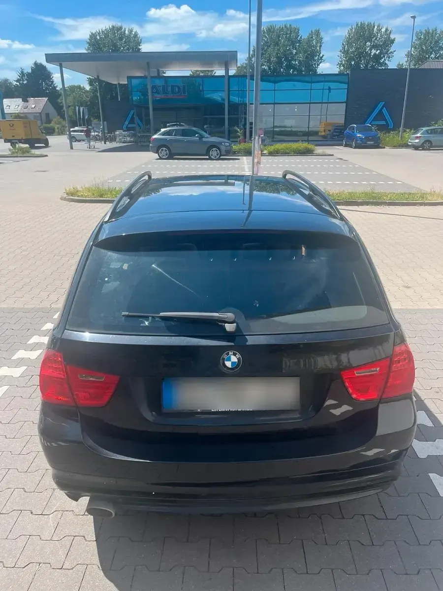 Gebraucht BMW 320 177 PS (130 kW) 2008 Schwarz Kombi