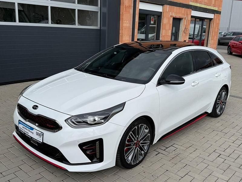 Weiß Gebraucht 2019 Kia ProCeed GT Kleinwagen | 20.999 € (Fairer Preis) - Bild 1/4