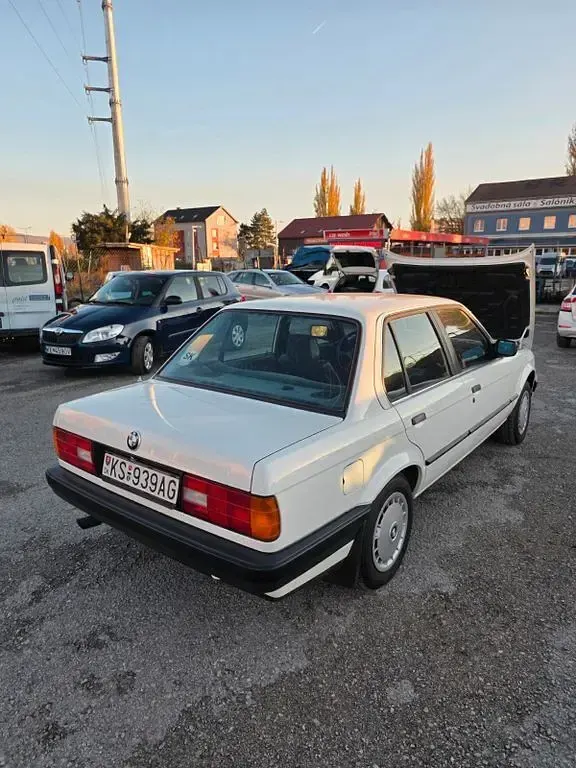 Gebraucht BMW 324 86 PS (63 kW) 1988 Weiß Limousine