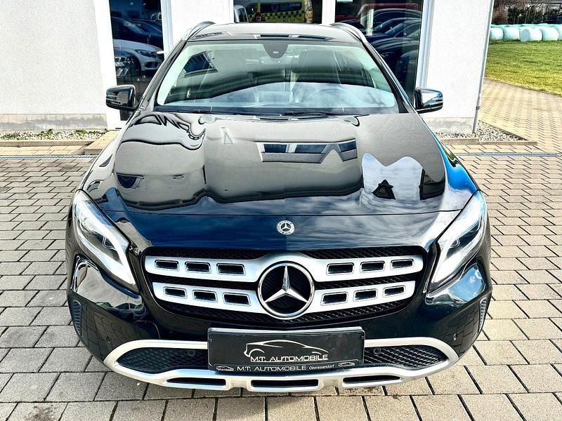 Gebraucht Mercedes GLA180 Urban 122 PS (89 kW) 2017 Schwarz SUV