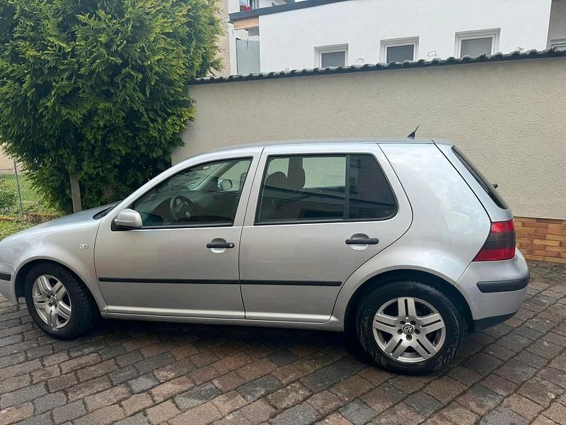 Gebraucht VW Golf IV 75 PS (55 kW) 2002 Kleinwagen