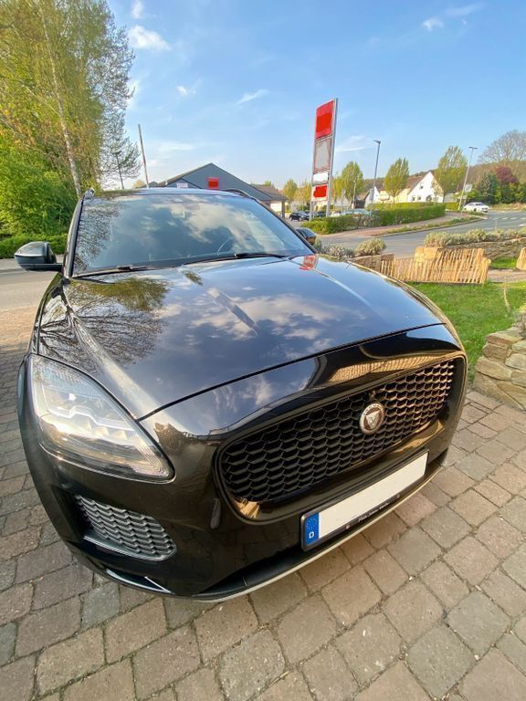Schwarz Gebraucht 2018 Jaguar E-Pace S SUV | 18.900 € - Bild 1/4