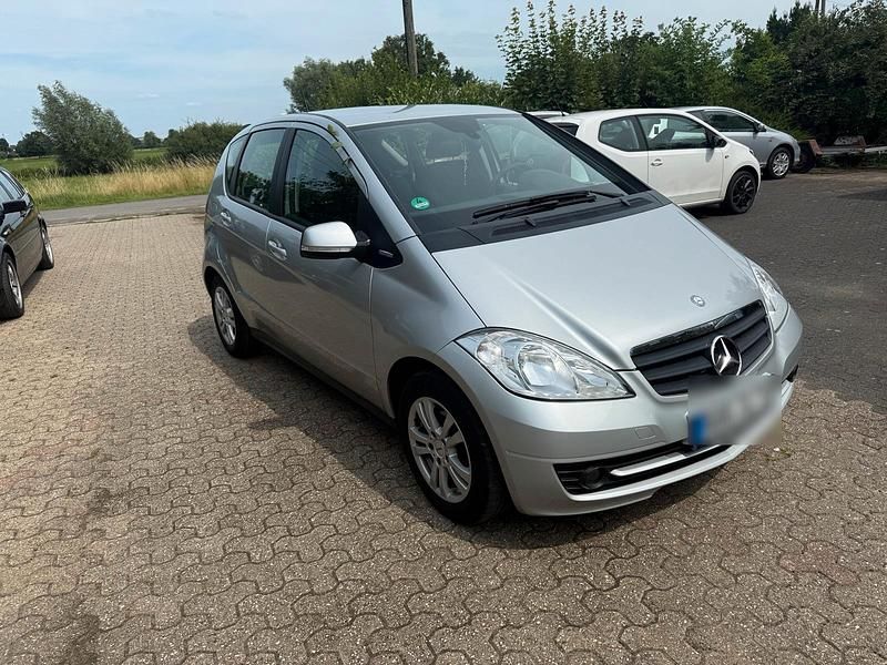 Gebraucht Mercedes A160 95 PS (69 kW) 2011 Silber Kleinwagen