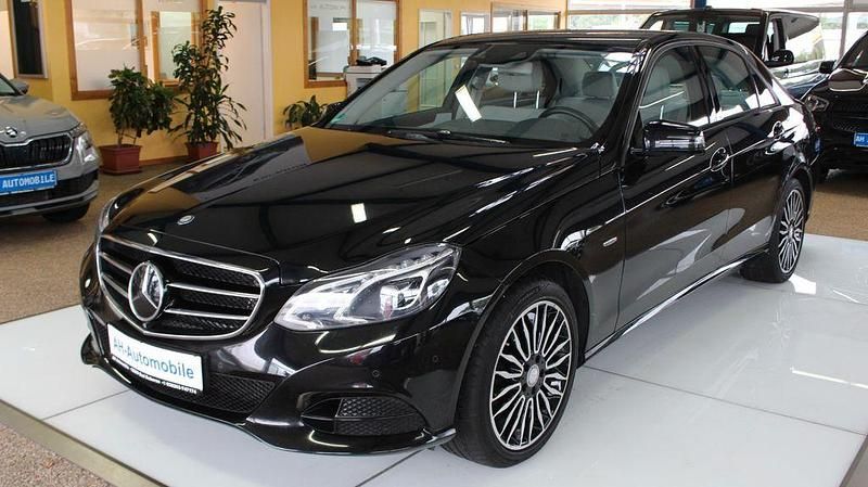 Schwarz Gebraucht 2015 Mercedes E400 Edition Limousine | 21.880 € (Fairer Preis) - Bild 1/4