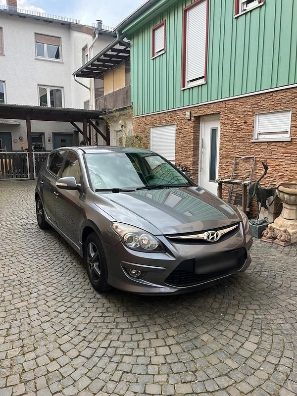 Gebraucht Hyundai i30 109 PS (80 kW) 2011 Grau Kleinwagen