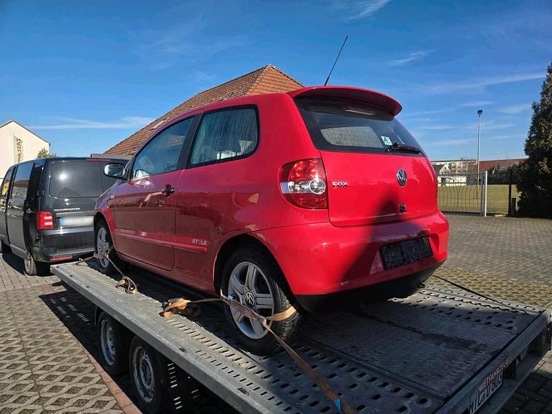 Gebraucht VW Fox Style 55 PS (40 kW) 2010 Rot Kleinwagen