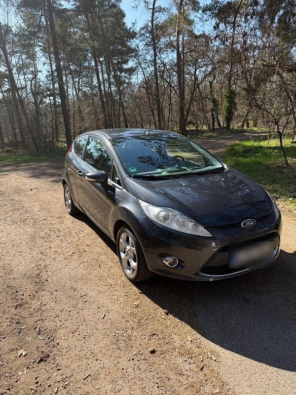 Gebraucht Ford Fiesta 97 PS (71 kW) 2010 Grau Kleinwagen
